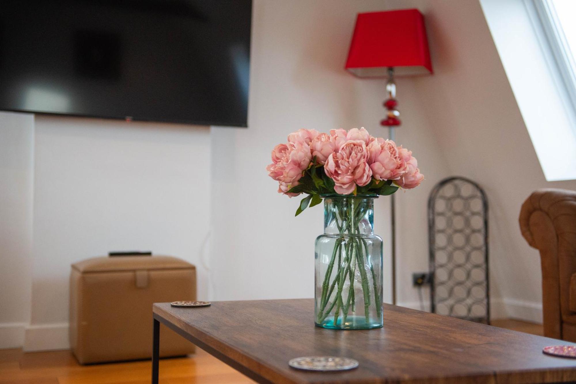 Stylish Townhouse, Work Desk, Fast Wi-Fi, Sleeps 6 Stamford Esterno foto