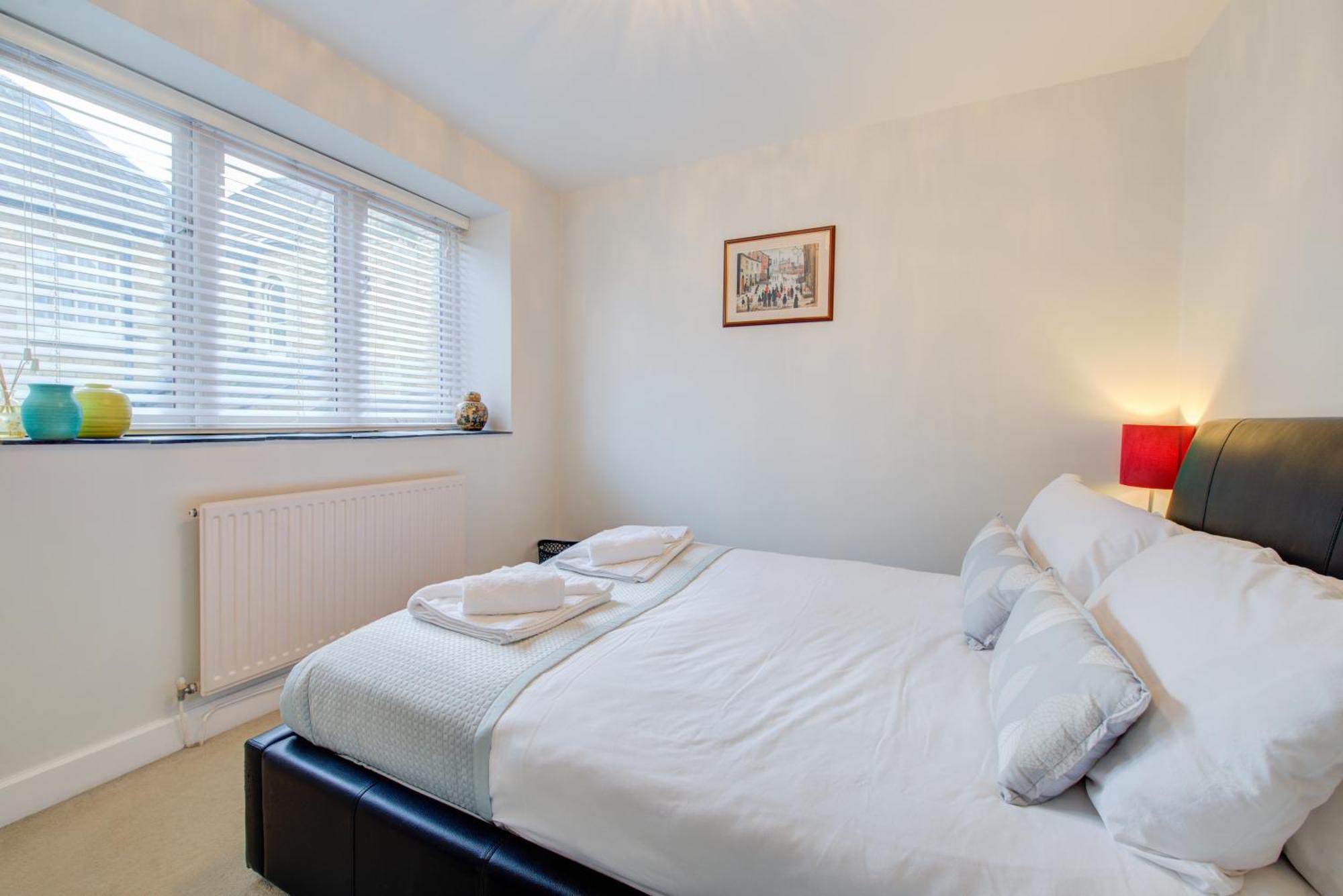 Stylish Townhouse, Work Desk, Fast Wi-Fi, Sleeps 6 Stamford Esterno foto