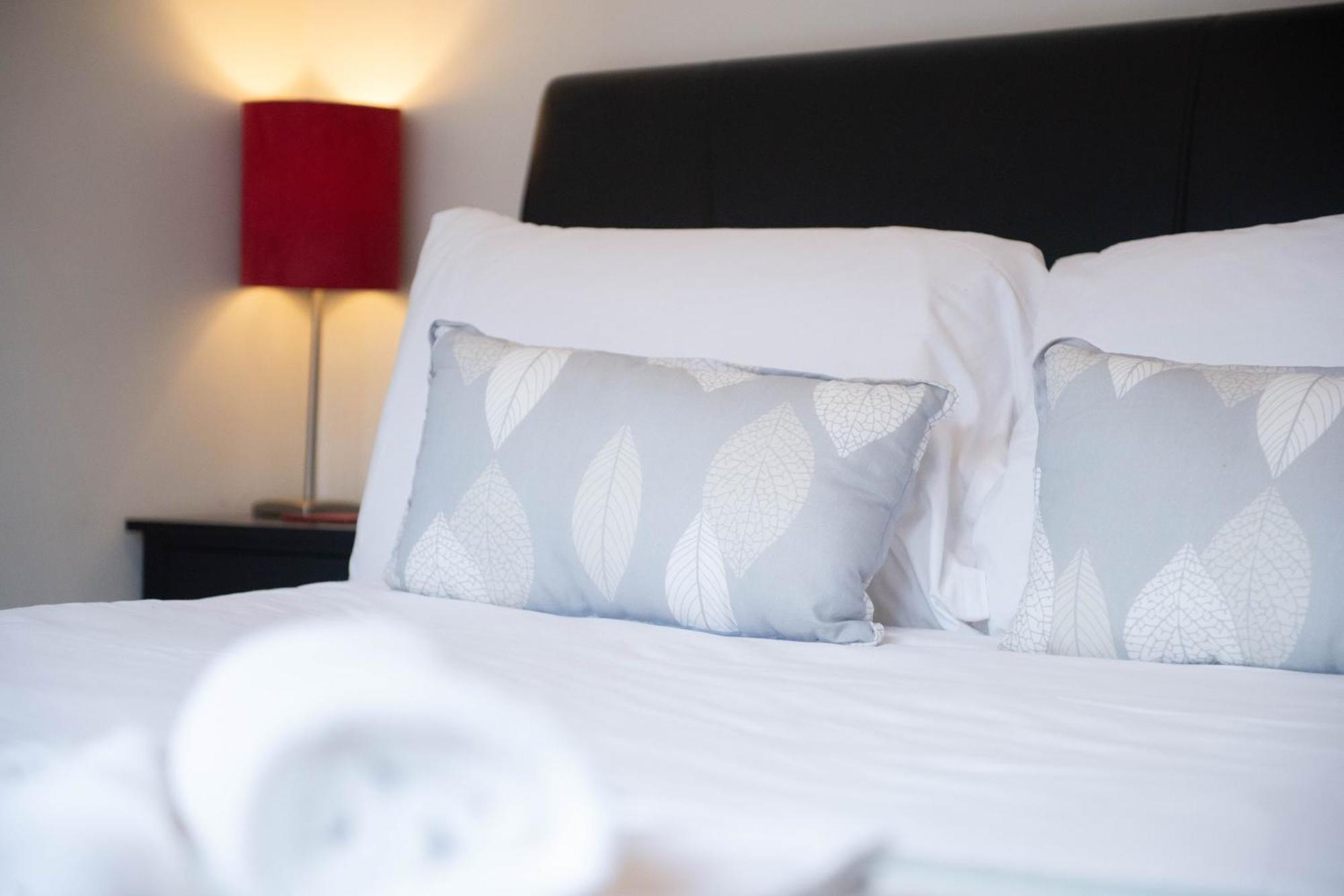 Stylish Townhouse, Work Desk, Fast Wi-Fi, Sleeps 6 Stamford Esterno foto