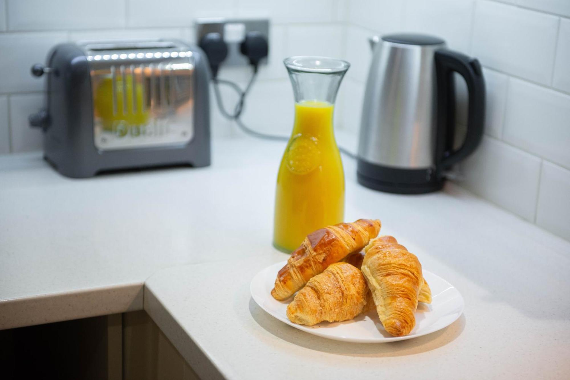 Stylish Townhouse, Work Desk, Fast Wi-Fi, Sleeps 6 Stamford Esterno foto